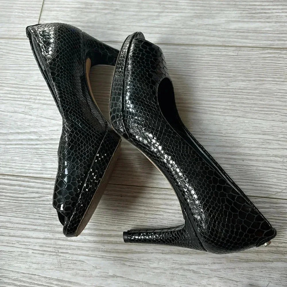 Stuart Weitzman Black Python Embossed Leather Peep Toe Pumps Size 8 - Picture 10 of 13